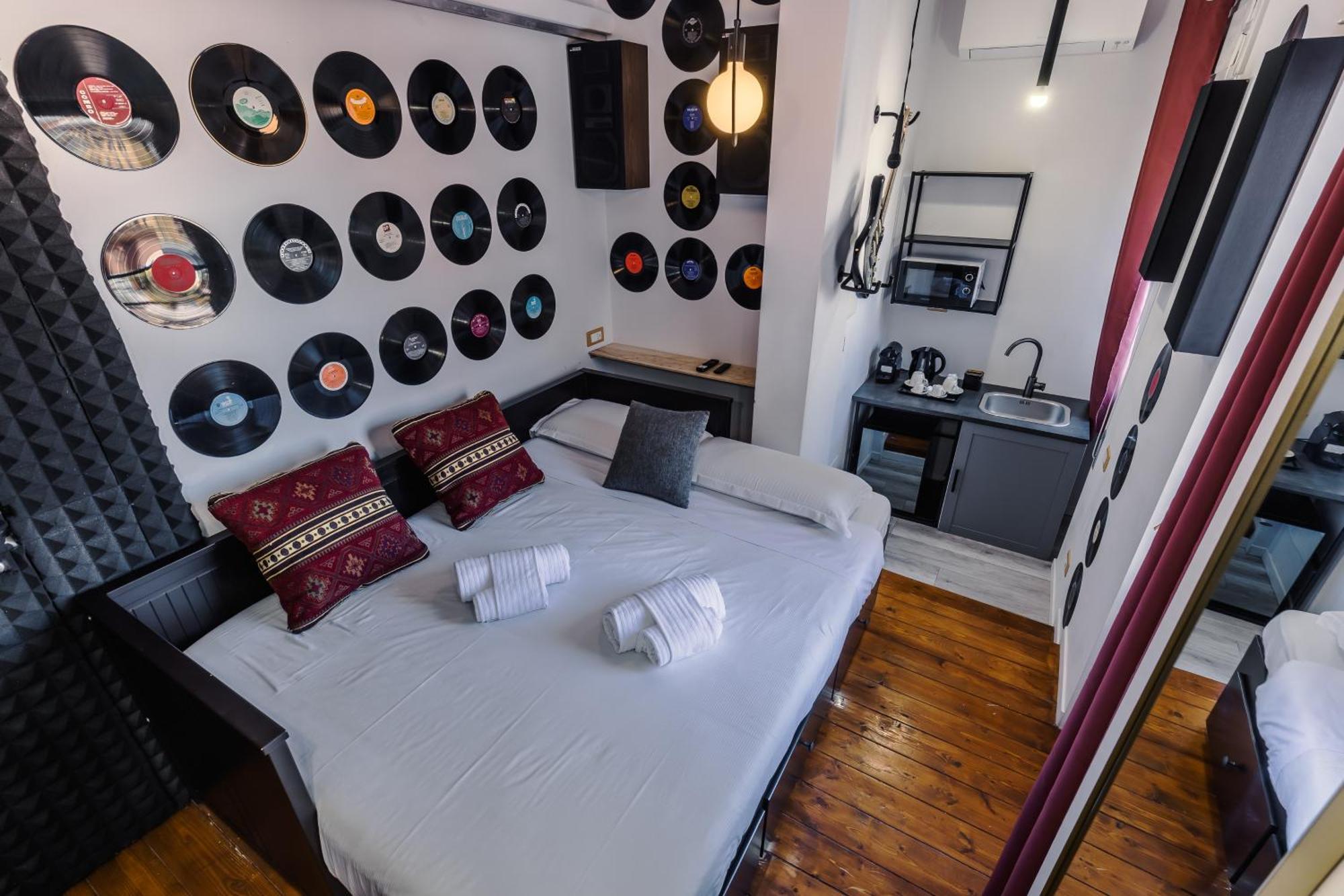 Mytinyhome Festina Lente, Rome